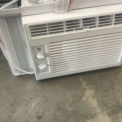 Window Ac Units Three Units. Two GE’s One Vissani
