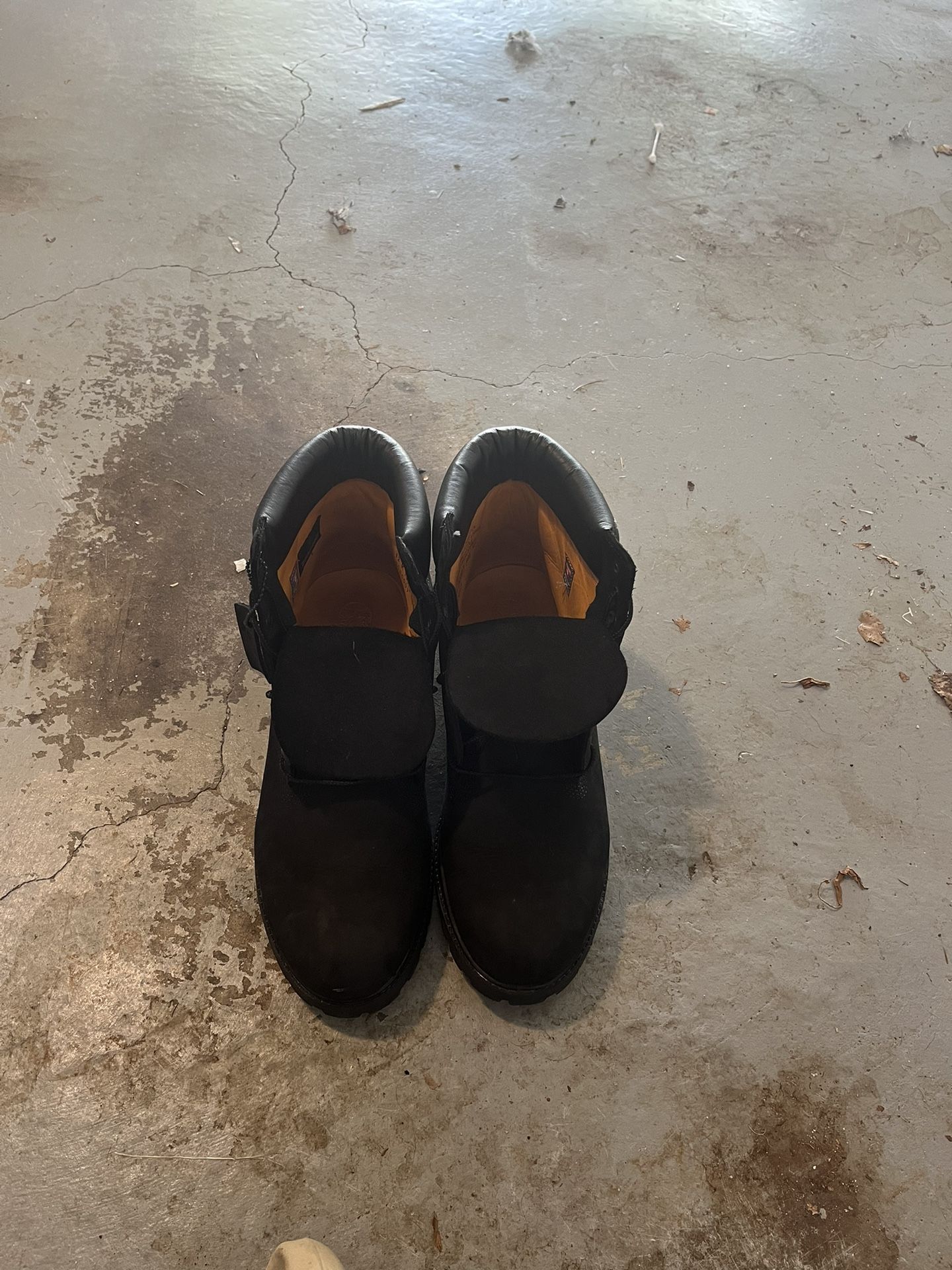 BLACK TIMBERLAND BOOTS