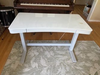 Adjustable desk