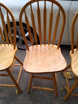3 Piece Solid Medium Oak Windsor Back Swievel Bar Stools