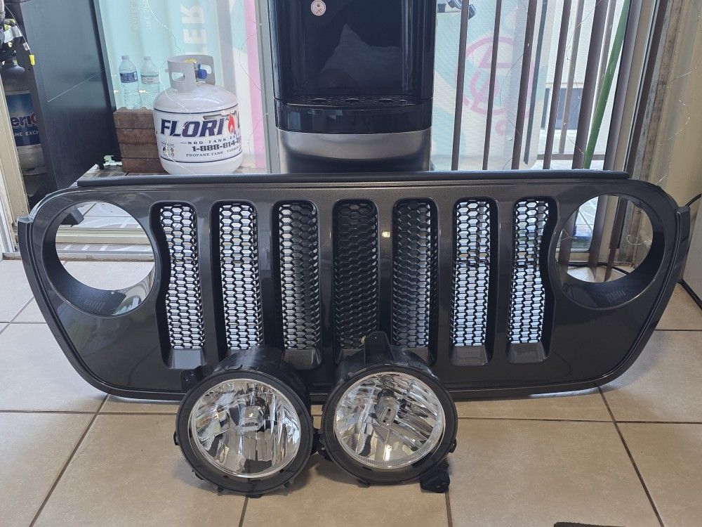 Jeep Wrangler 2020 OEM Front Grille & Headlights – Excellent Condition