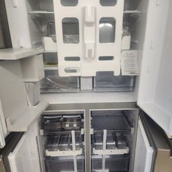 Un Refrijerador Cuatro Puertas De Pantalla SamsuNG Tres Meses De Garantia Se Yeba Adomisilio El Mismo Dia