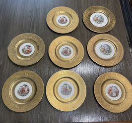 22 Karat Gold. 8 - Pieces Plates
