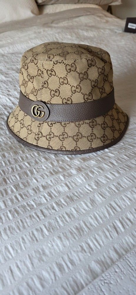 (Authentic GUCCI) GG canvas bucket hat