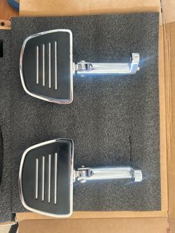 Passenger foot pegs
