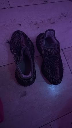 adidas Yeezy Boost 350 V2 - SIZE 4
