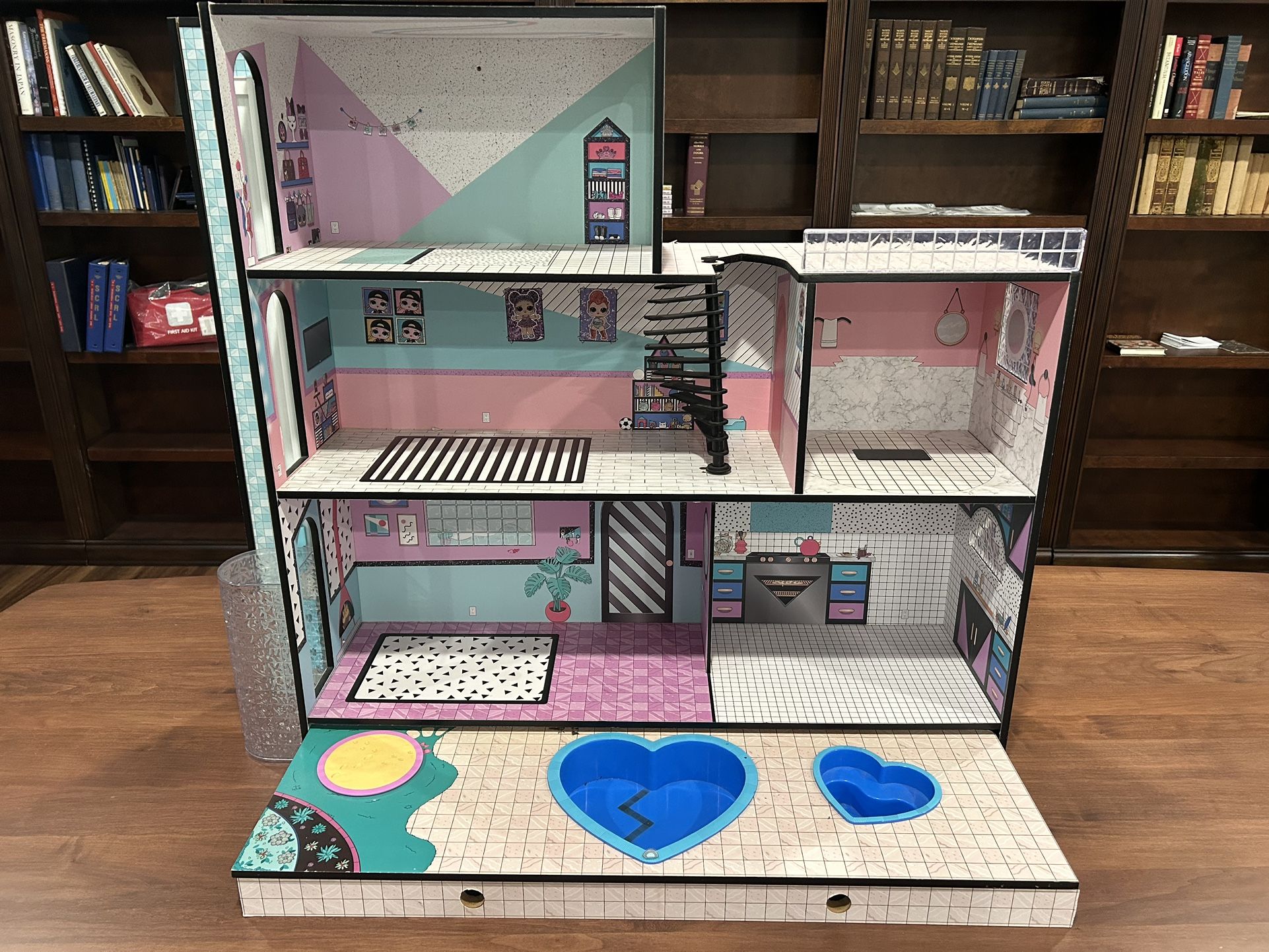 LOL Surprise! Doll house And Accessories 