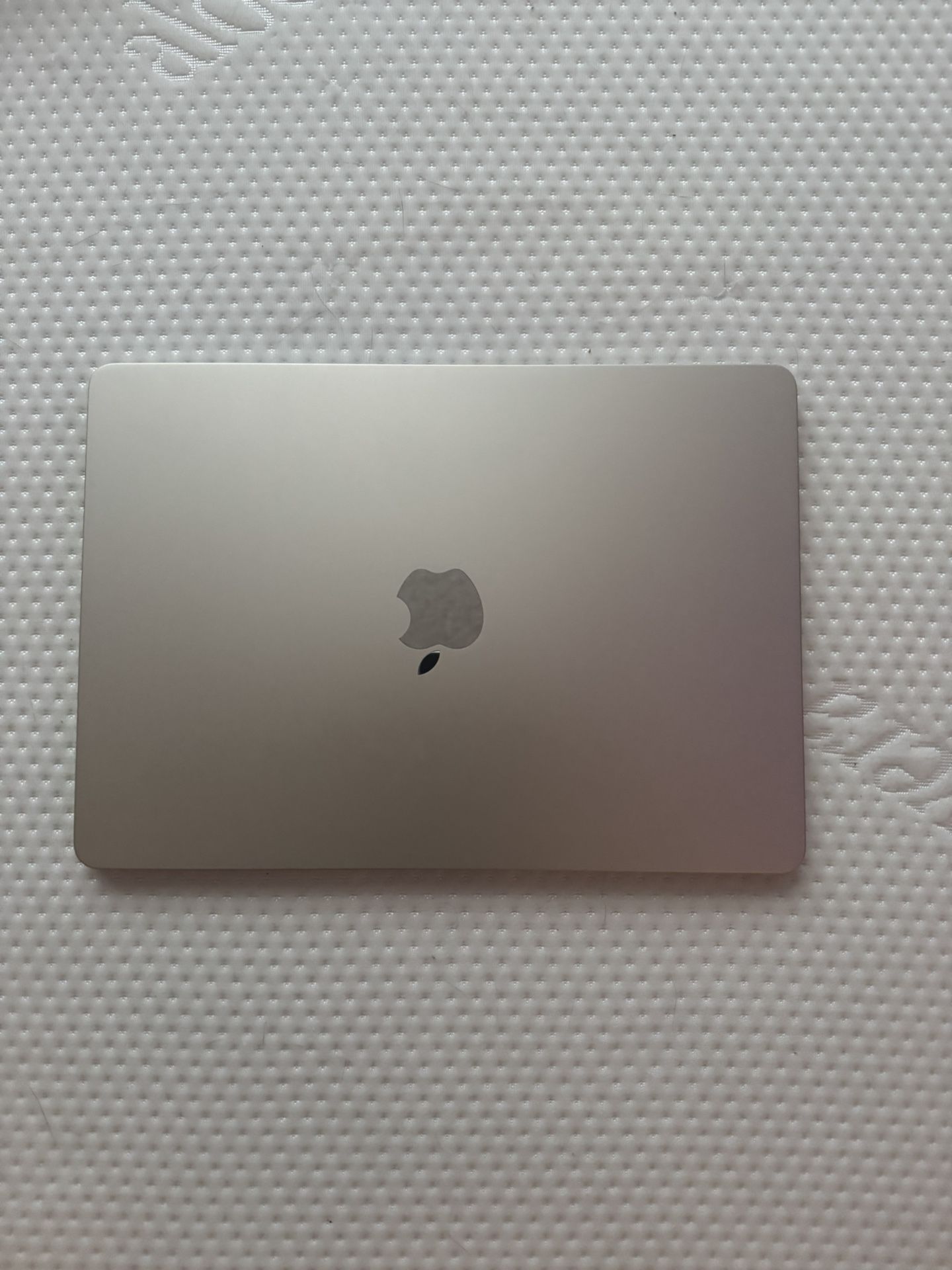MacBook 2022 Starlight M2 Chip