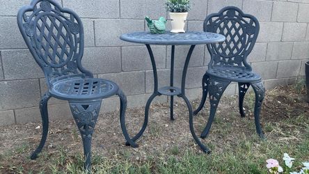 Beatiful heavy  bistro set