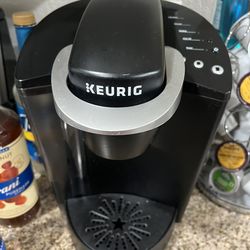 Keurig & Organizer And syrups
