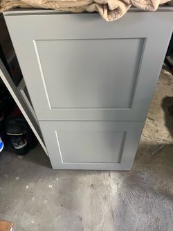 Shaker kitchen cabinet