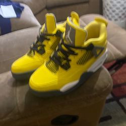 Jordan 4 Lightning Size 9-9.5