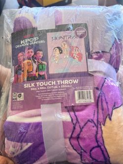 KPOP Demon Hunters Throw Blanket