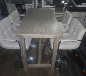 Table and 4 tall chairs