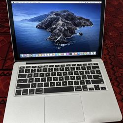 MAC BOOK PRO   by  APPLE  ( ORIGINAL )