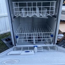 Whirlpool Dishwasher 200$