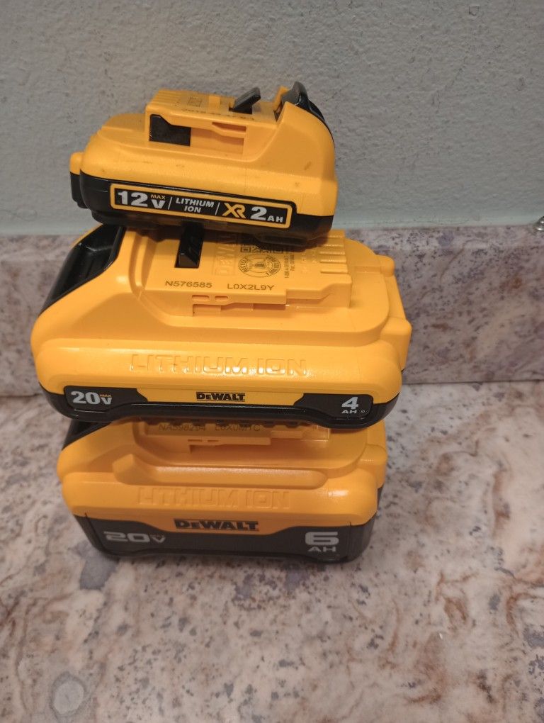 3 Dewhalt batteries 