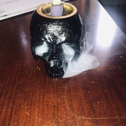 Skull with 10  back flow incense 