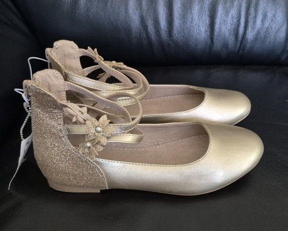 Girl's Shoes, Size 2