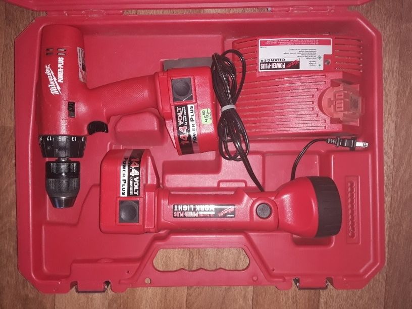Milwaukee 14.4 Volt Drill And Flashlight Kit With Batteries Charger And Hard Shell Case