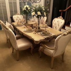 Dining Room Table Like New