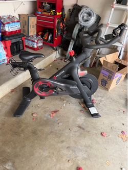 Peloton bike missing screen and right side cup holder