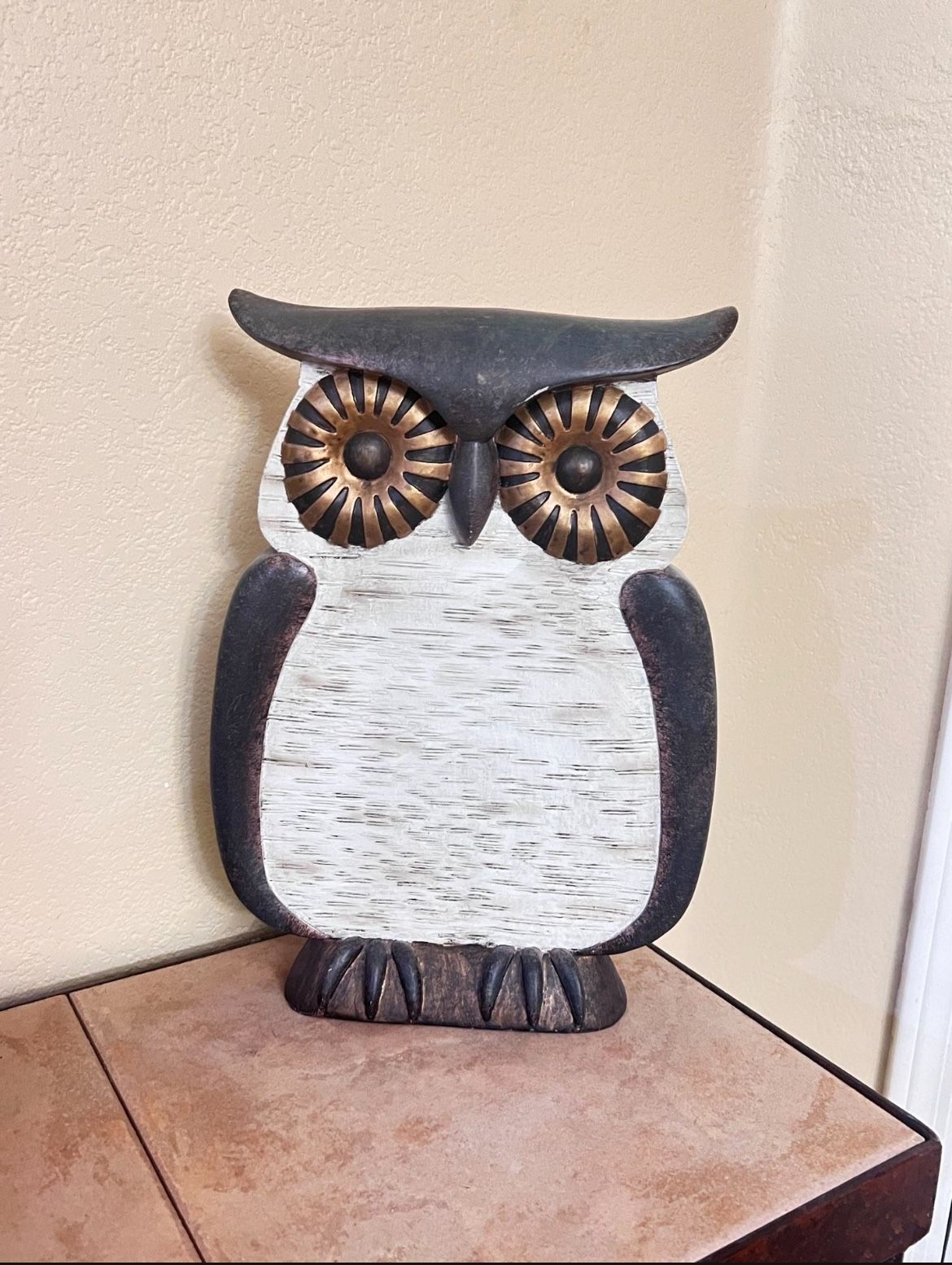 $8 Owl Wood Statue , About 10”x12”