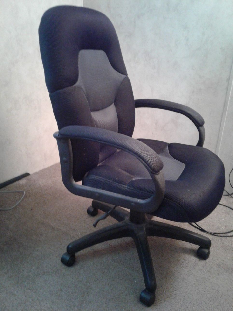 Like new adjustable computer chair
