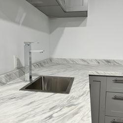 Container Home! Efficiency/ Guess House / Contenedor Casa / Pool House