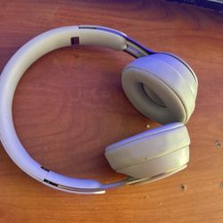 Gray Solo Pro Wireless Beats