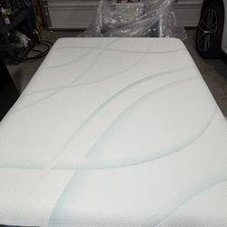 Queen Size Tempur-Pedic Mattress With Adjustable Base