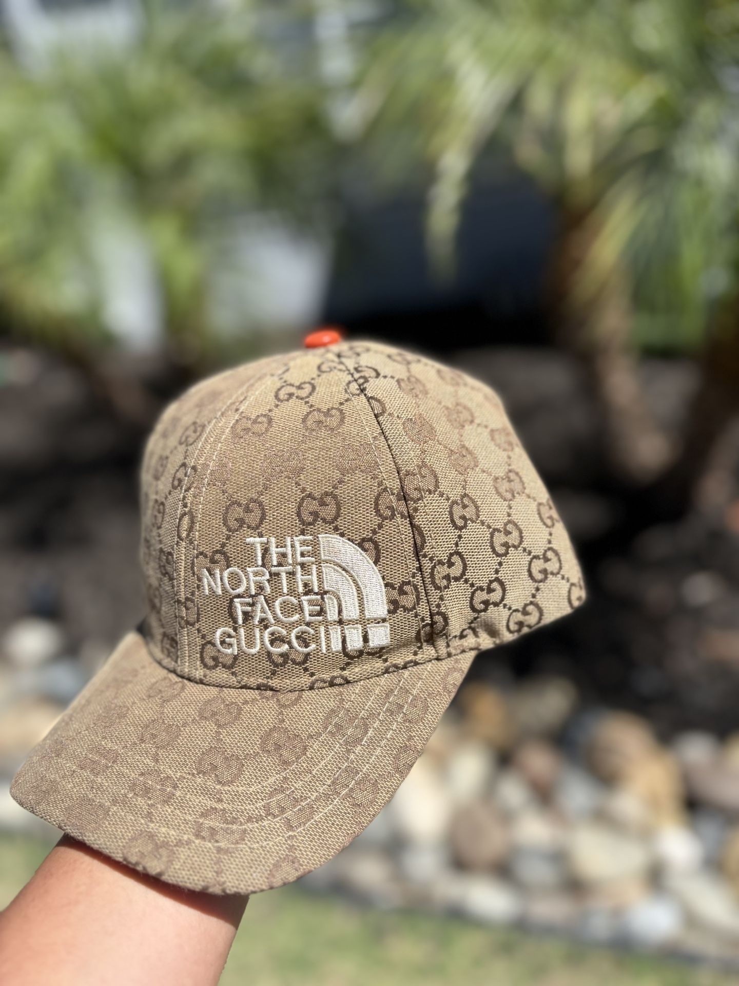 Gucci x The North Face 🏔🔥 Luxury meets outdoors 🌍 • brand new• DM to claim 🧢