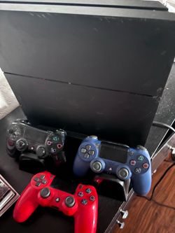 PS4 slim + stand + 3 controllers