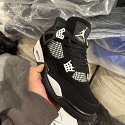 Jordan 4 Retro White Thunder 