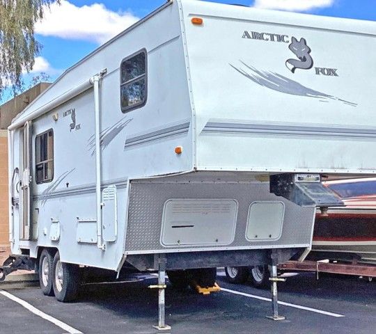 2002 Arctic Fox 25 Ft 5th Wheel