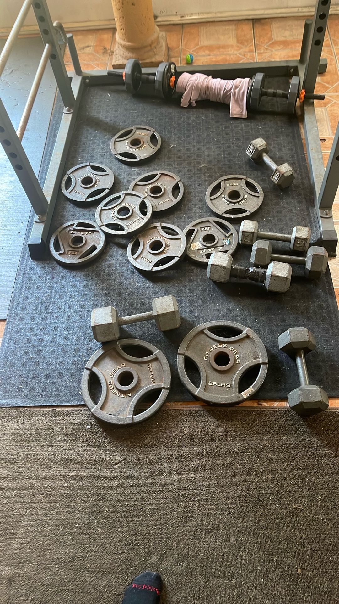 Olympic Barbell Plate 2.5, 10-25 Pounds/Dumbbells 20-35