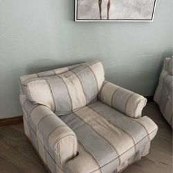 2 oversized armchairs in a classic coastal-style