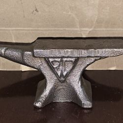 Vintage 1lb Iron Anvil Salesman Sample - G & C Foundry in Sandusky Ohio 