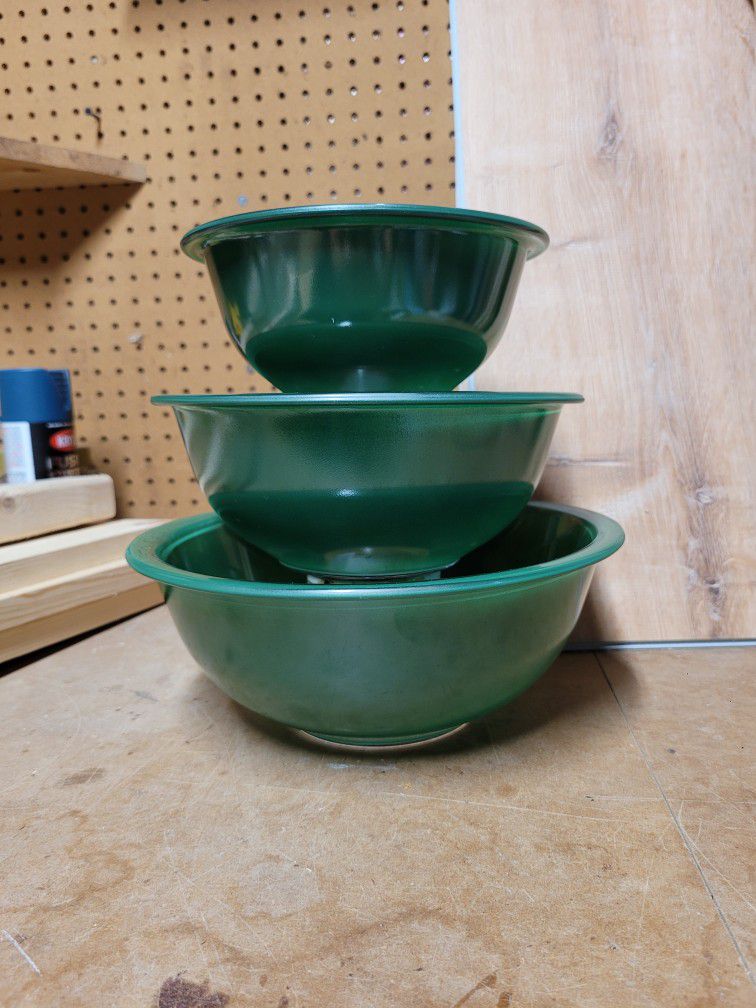 Set Of Vintage Pyrex Mixing Bowls 