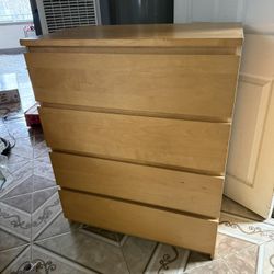 4 Drawer Dresser 50 Dollars Or (Best Offer)