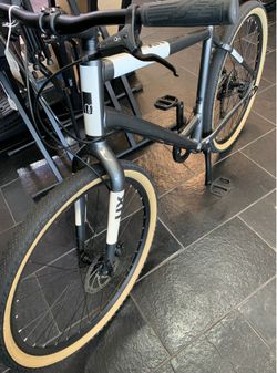 Giant UX Momentum .10-Speed Bicycle for Medium Riders