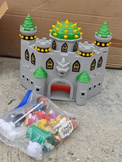 Nintendo Super Mario Deluxe Bowser's Castle Playset