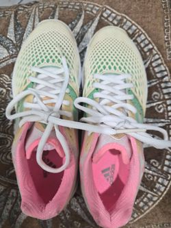 Tennis shoes size 6