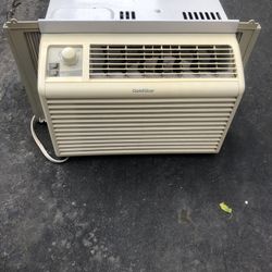 Very Nice Goldstar Air Conditioner 