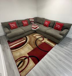 Beautiful Gray Oversized Cindy Crawford 3-Piece Sectional Sofa. Delivery available for an additional cost.