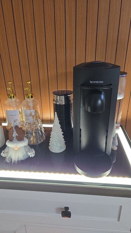 Nespresso Coffee Machine / Coffee Maker / Cafetera Nespresso