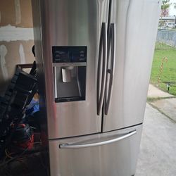SAMSUNG REFRIGERATOR CAN DELIVER 