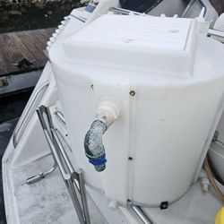 Fishing bat tank In a captain's chair