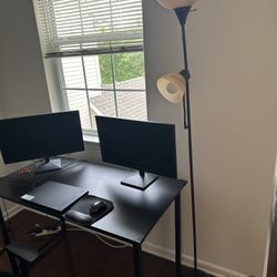 Work Desk With Lamp 