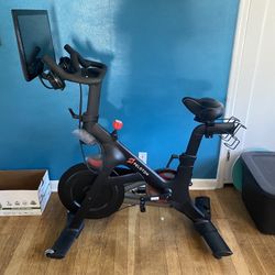 Peloton Exercise Bike-Like new!!